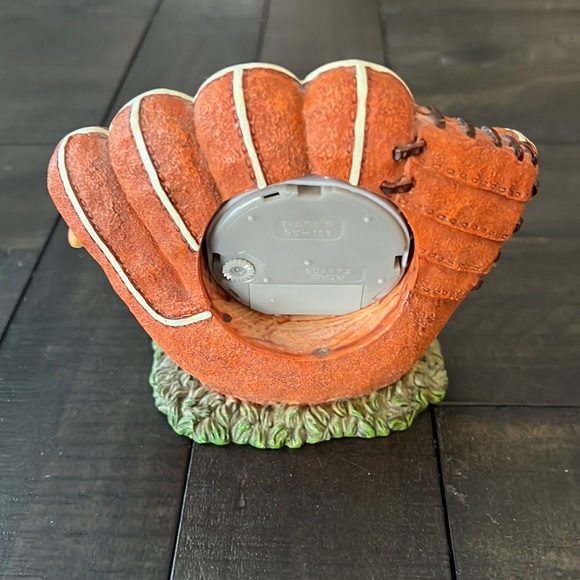 Baseball clock - like new! - Picture 3 of 9